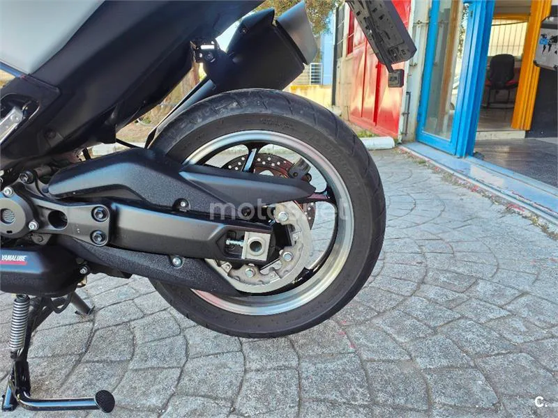 Yamaha TMAX – Vista 11