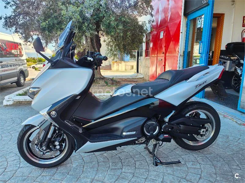 Yamaha TMAX – Vista 13