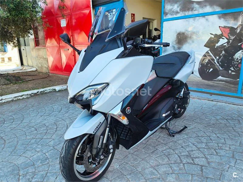 Yamaha TMAX – Vista 14