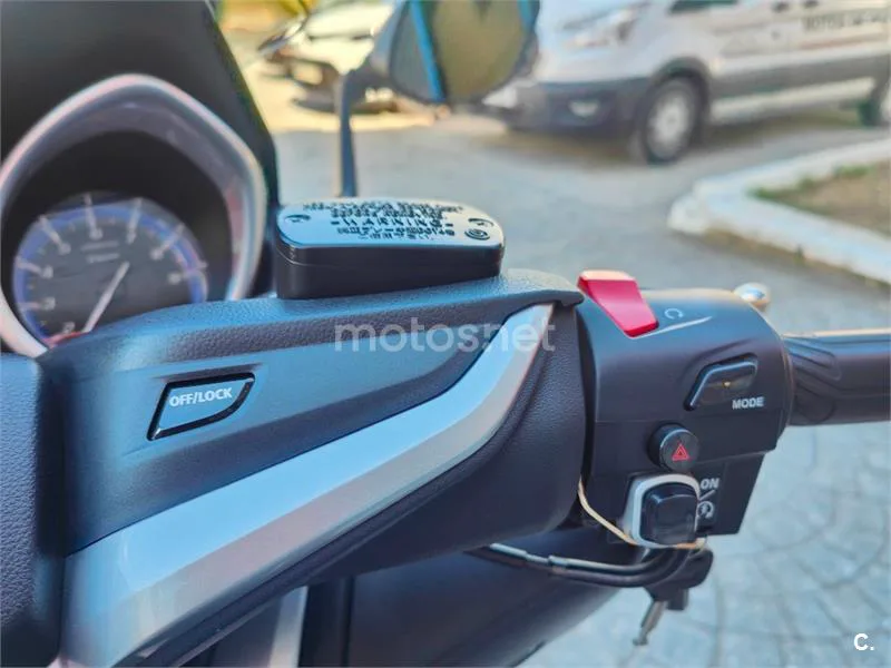 Yamaha TMAX – Vista 18