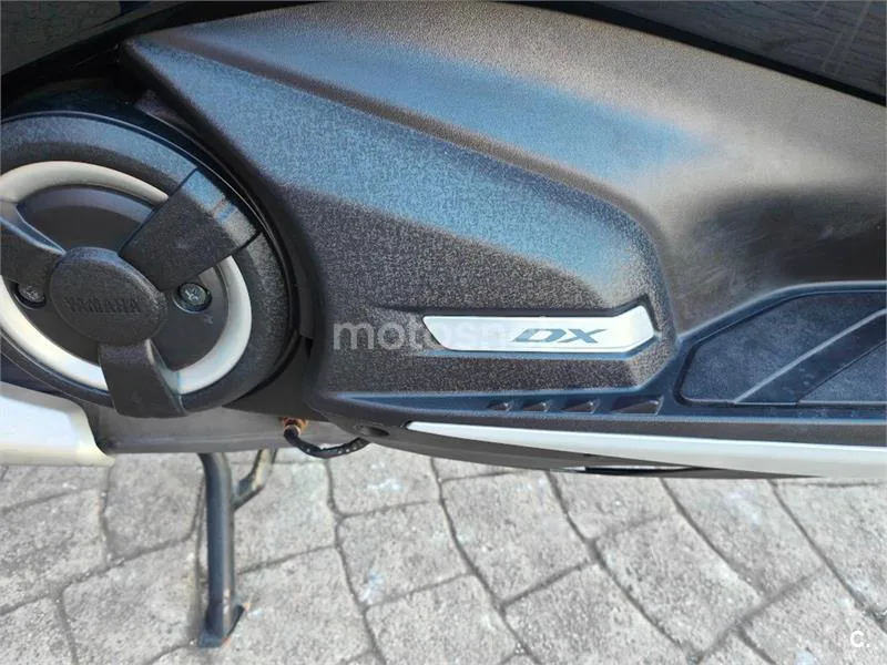 Yamaha TMAX – Vista 19