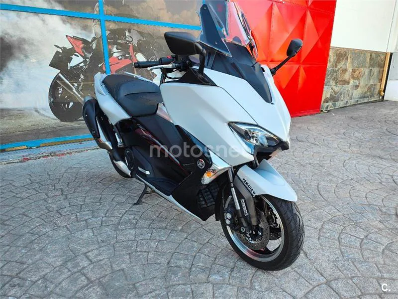 Yamaha TMAX – Vista 3