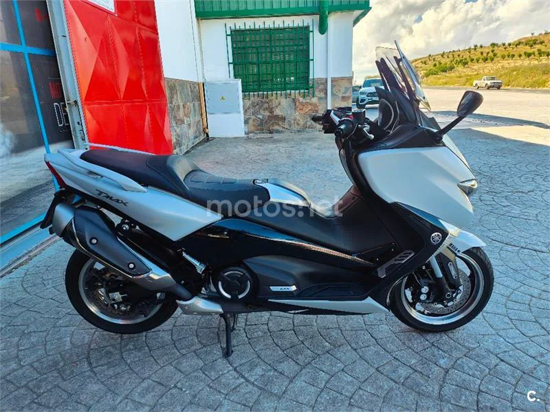 Yamaha TMAX – Vista 4