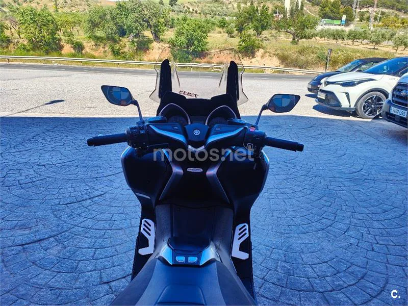Yamaha TMAX – Vista 8