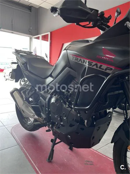 Honda XL 750 Transalp – Vista 7