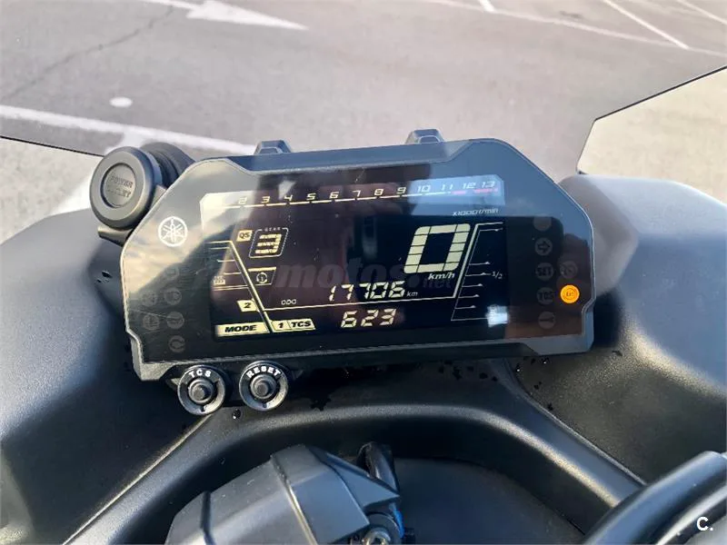 Yamaha Niken – Vista 5