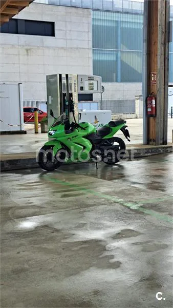 Kawasaki Ninja 250 R – Vista 3