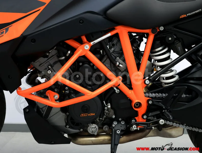 KTM 1290 Super Duke GT – Vista 10