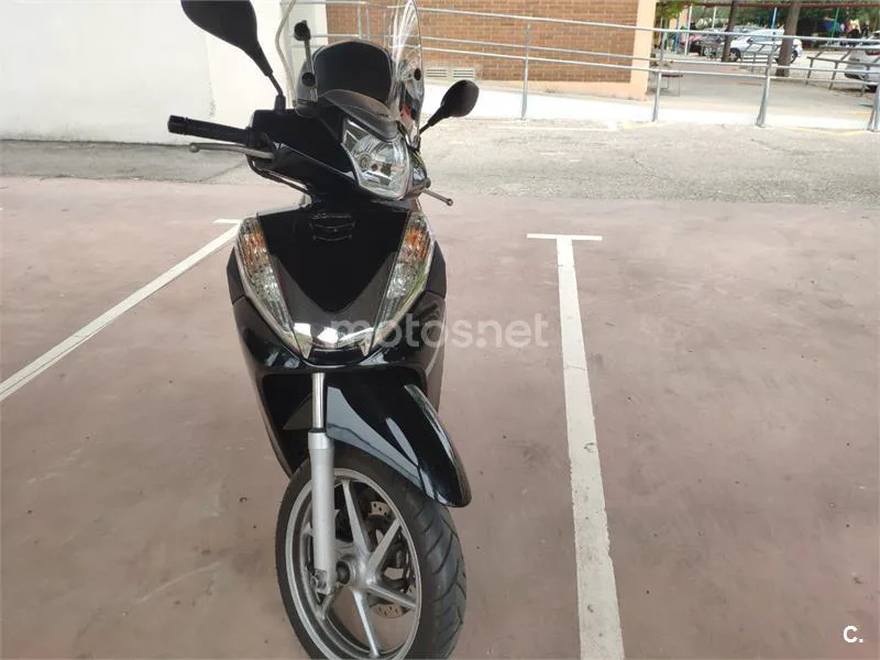Honda SH 300i – Vista 3