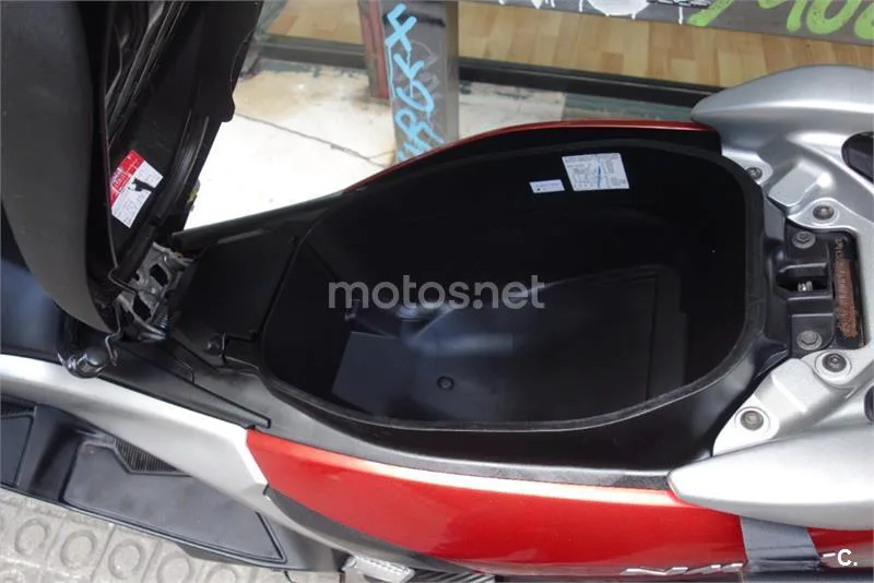 Yamaha NMAX – Vista 11