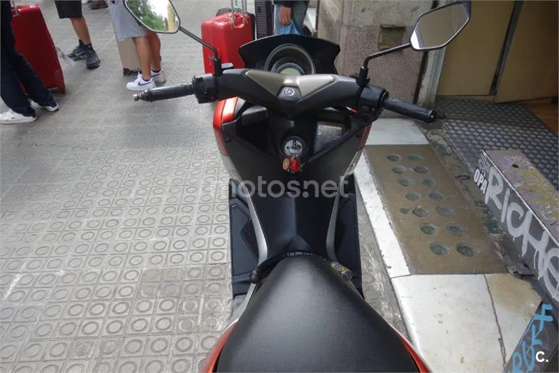 Yamaha NMAX – Vista 15