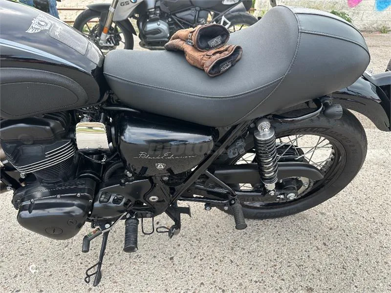 Kawasaki W 800 – Vista 4