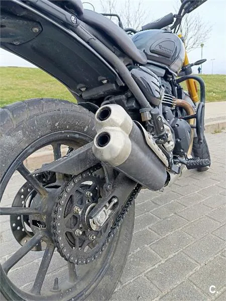 Triumph Scrambler 400 X – Vista 9