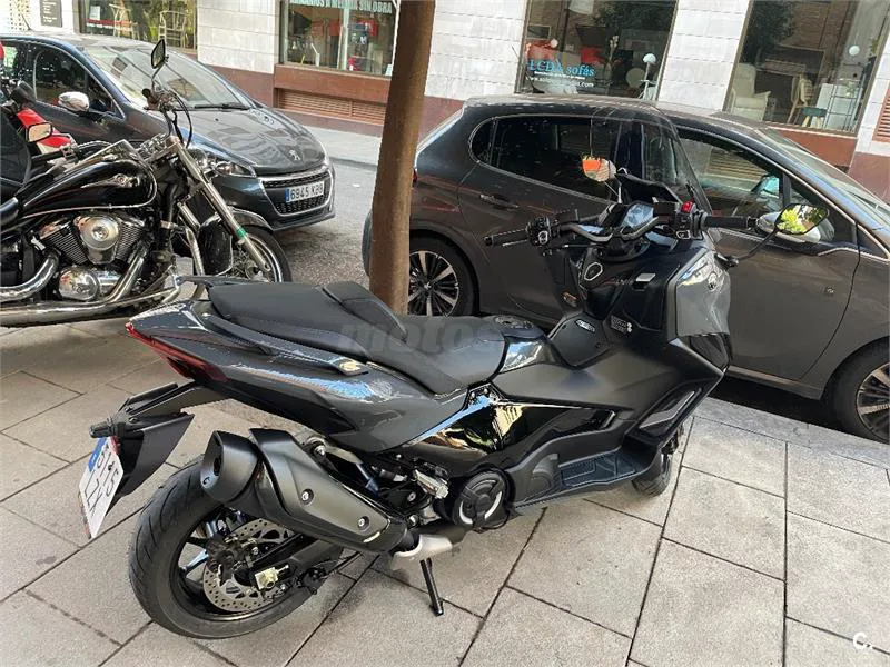 Yamaha TMAX – Vista 2