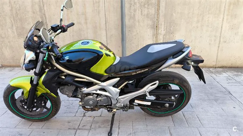 Suzuki SFV 650 Gladius – Vista 2