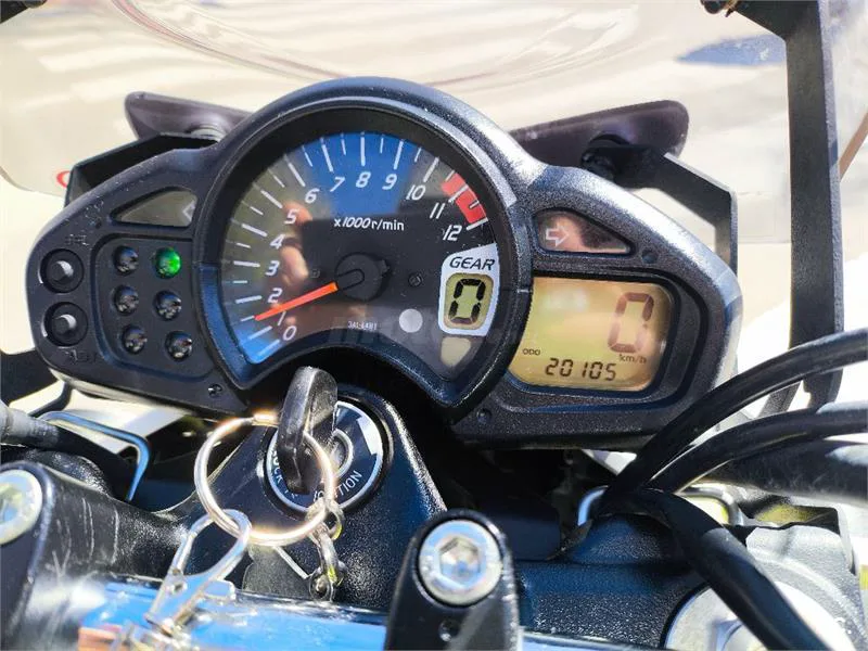 Suzuki SFV 650 Gladius – Vista 8