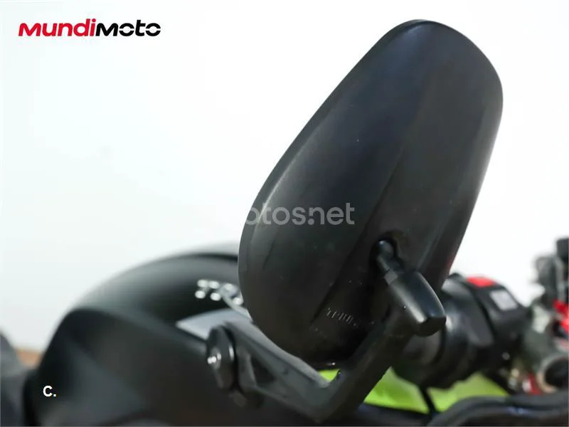 Triumph Speed Triple – Vista 14