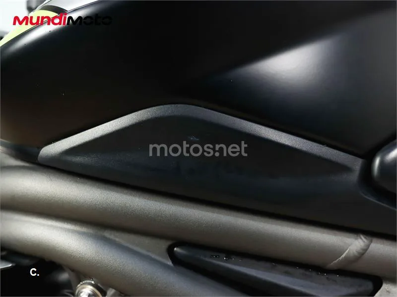 Triumph Speed Triple – Vista 16