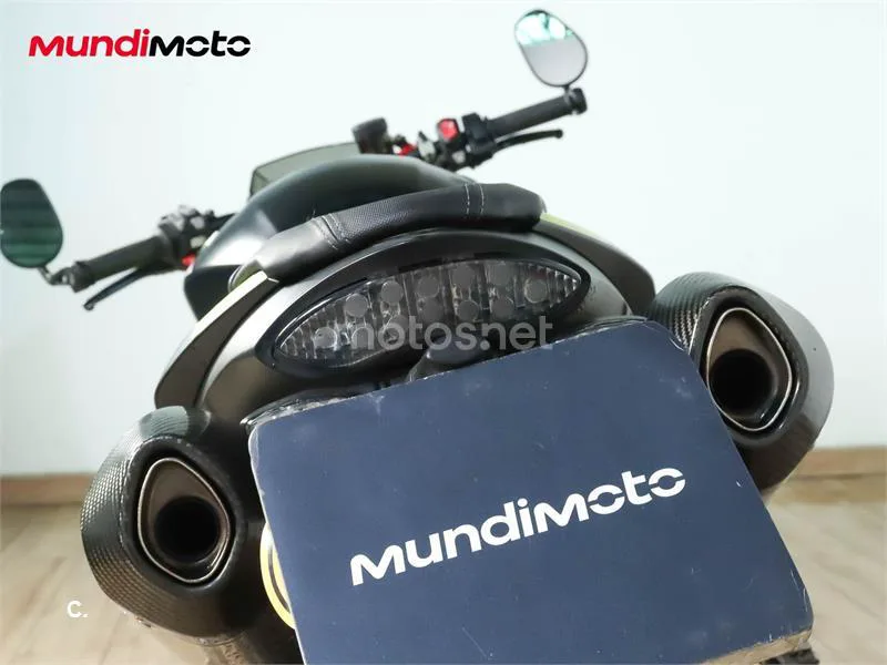 Triumph Speed Triple – Vista 9