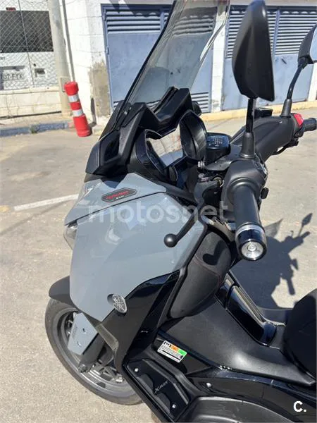 Yamaha XMAX 300 – Vista 7