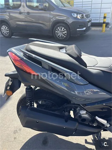 Yamaha XMAX 300 – Vista 10