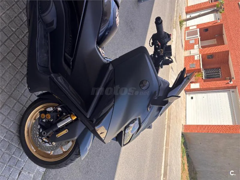 Yamaha TMAX – Vista 3