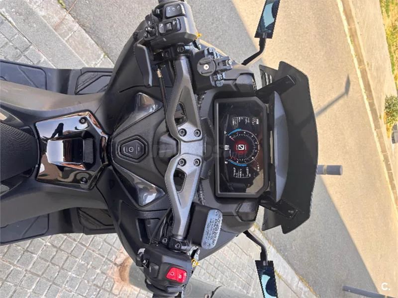 Yamaha TMAX – Vista 5