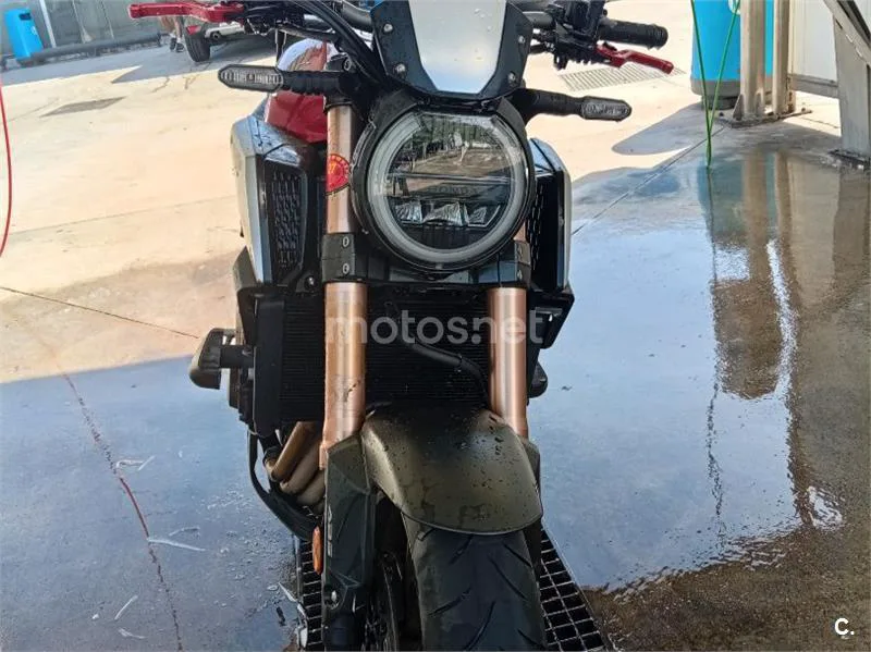 Honda CB650R - Vista 6