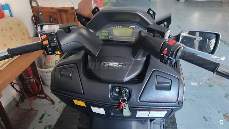 Suzuki Burgman 650 Executive – Vista 7