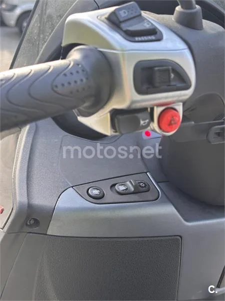 Piaggio MP3 - Vista 14