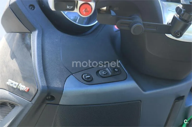 Piaggio MP3 - Vista 30