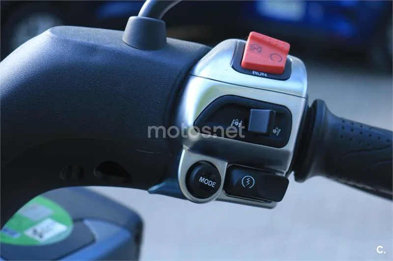 Piaggio MP3 - Vista 32