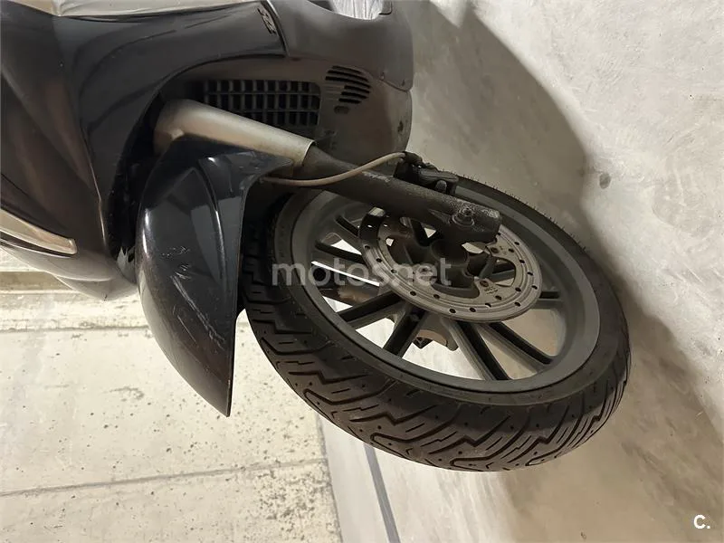 Piaggio Beverly Tourer 125 – Vista 5