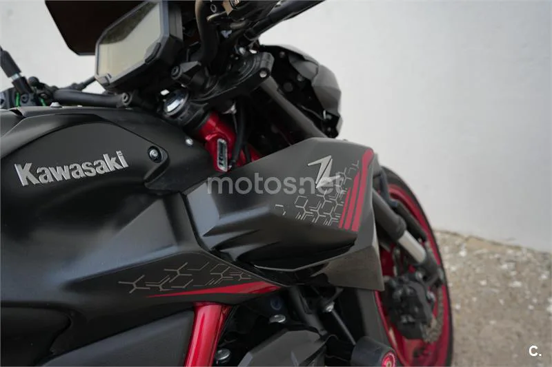 Kawasaki Z900 – Vista 4