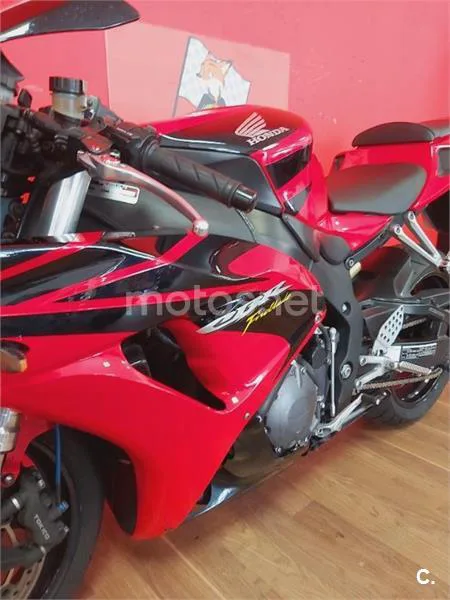 Honda CBR 1000 RR Fireblade – Vista 18
