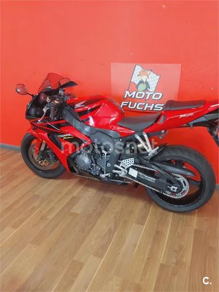 Honda CBR 1000 RR Fireblade – Vista 23