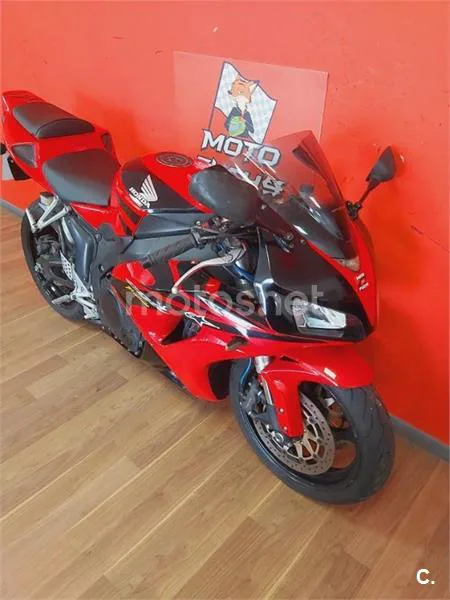 Honda CBR 1000 RR Fireblade – Vista 32