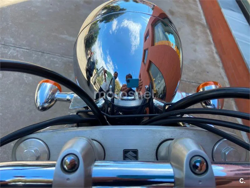 Suzuki Intruder C800 – Vista 16