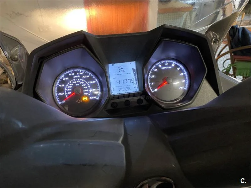 Kymco Super Dink 350i – Vista 6