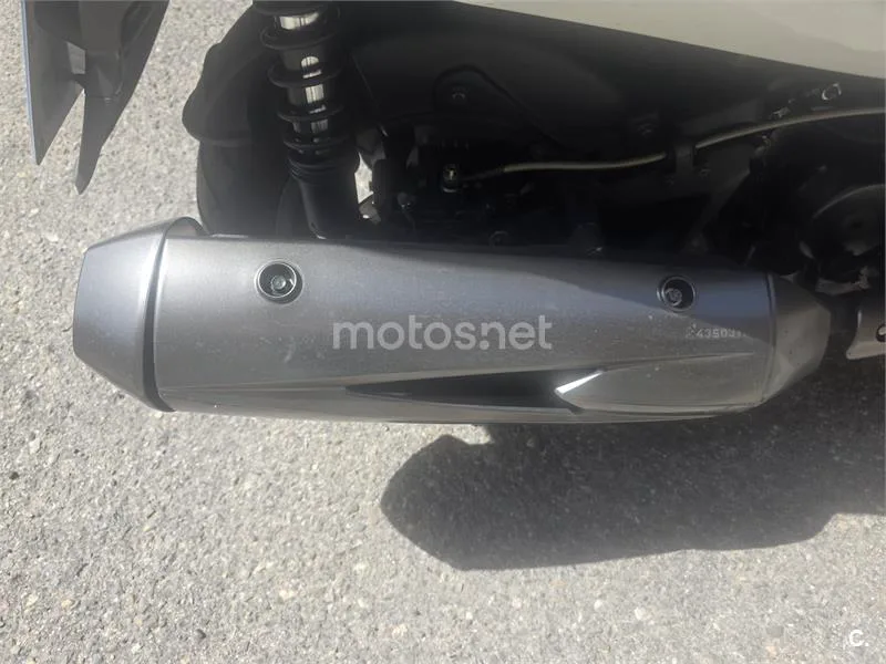 Kymco Grand Dink 300 – Vista 3