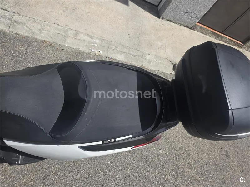 Kymco Grand Dink 300 – Vista 8