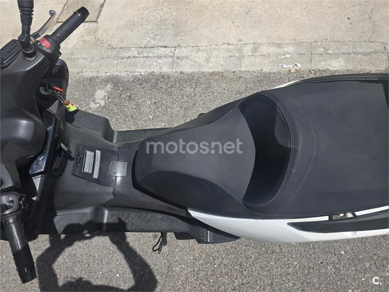 Kymco Grand Dink 300 – Vista 9