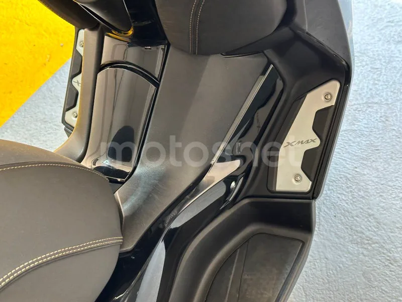 Yamaha XMAX 300 – Vista 16