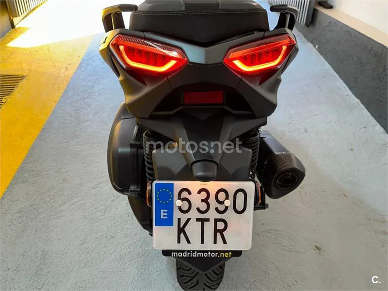 Yamaha XMAX 300 – Vista 18