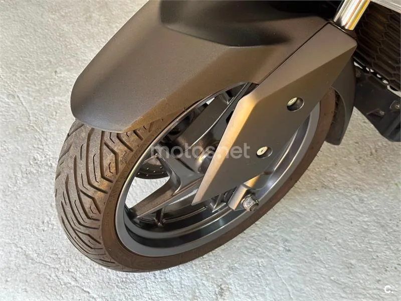 Yamaha XMAX 300 – Vista 25