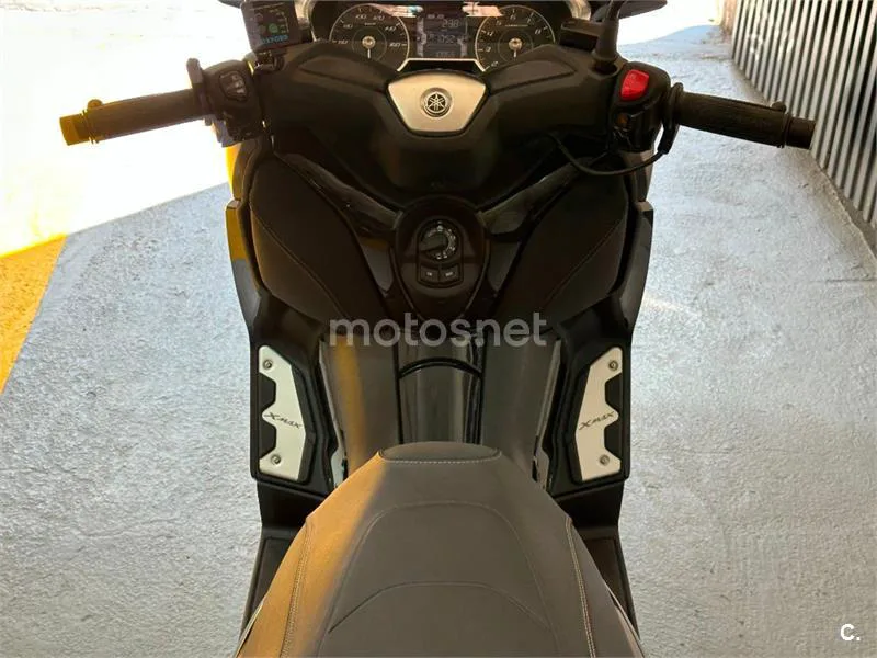 Yamaha XMAX 300 – Vista 7