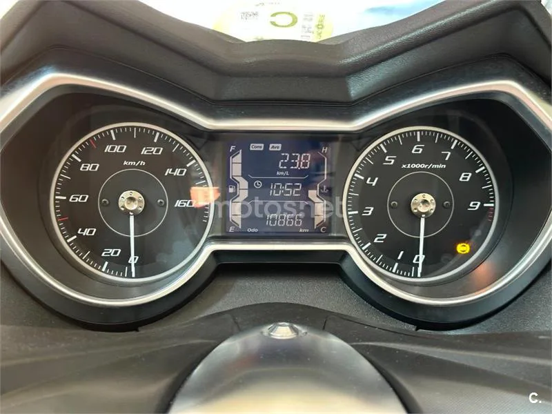 Yamaha XMAX 300 – Vista 8