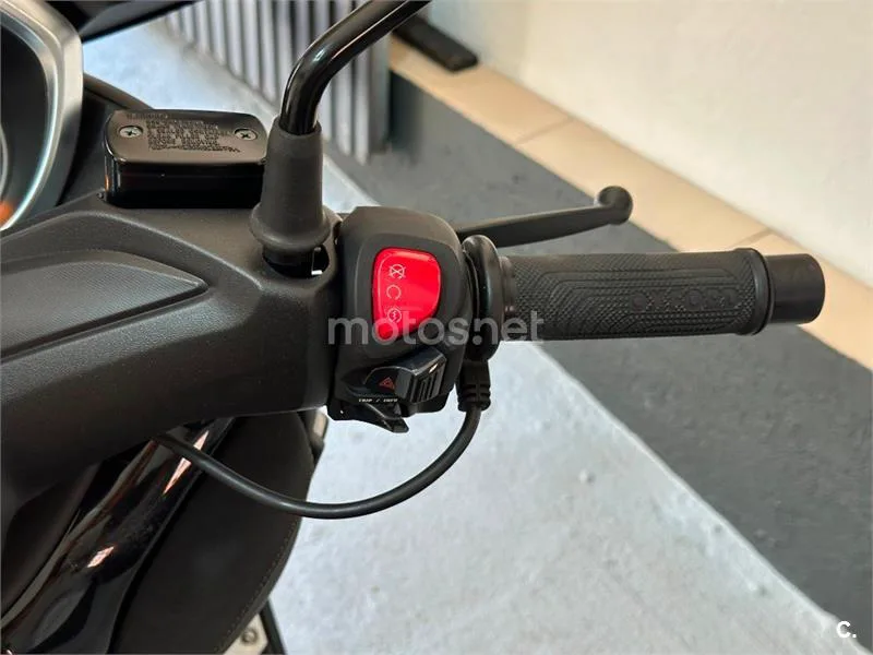 Yamaha XMAX 300 – Vista 10