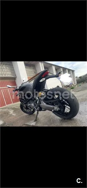 Ducati Monster 821 – Vista 2