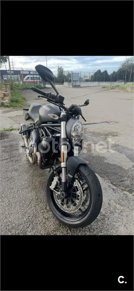 Ducati Monster 821 – Vista 4
